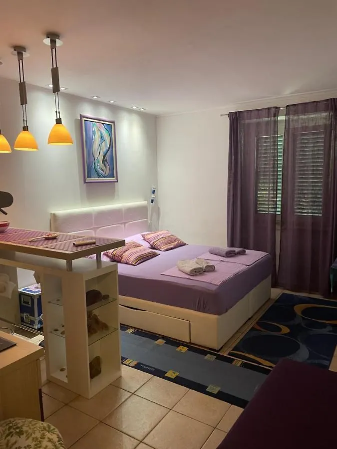 Studio Apartment Yess ,Split contacts